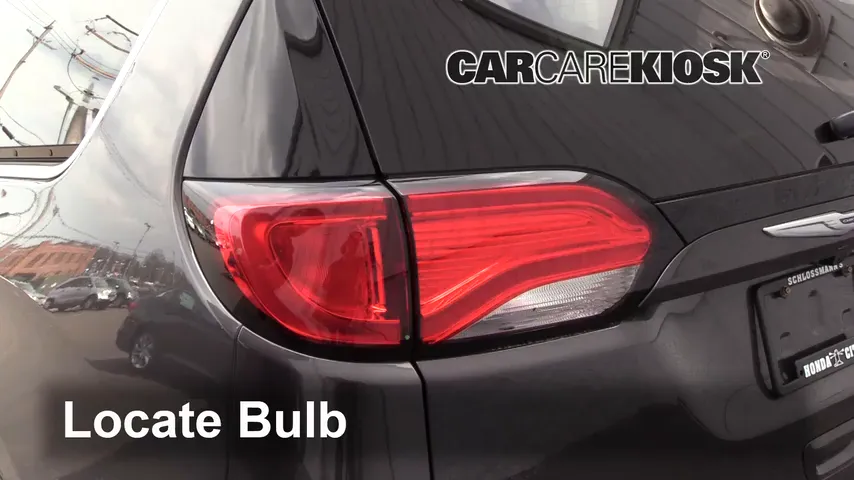 2017 Chrysler Pacifica Touring 3.6L V6 Lights